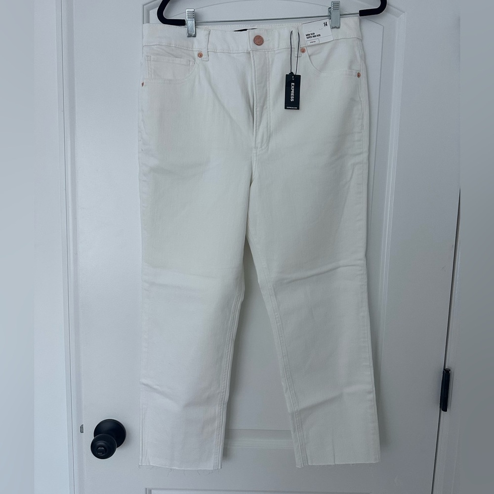 Express White Super High Rise Mom Jeans NWT